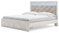 Cama Altyra tapizada con almacenaje, cómoda con espejo y mesita de noche