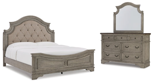 Cama California con paneles y tocador con espejo de Lodenbay