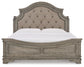 Cama California con paneles y tocador con espejo de Lodenbay