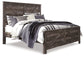 Cama Wynnlow Crossbuck con paneles, cómoda con espejo, arcón y mesita de noche