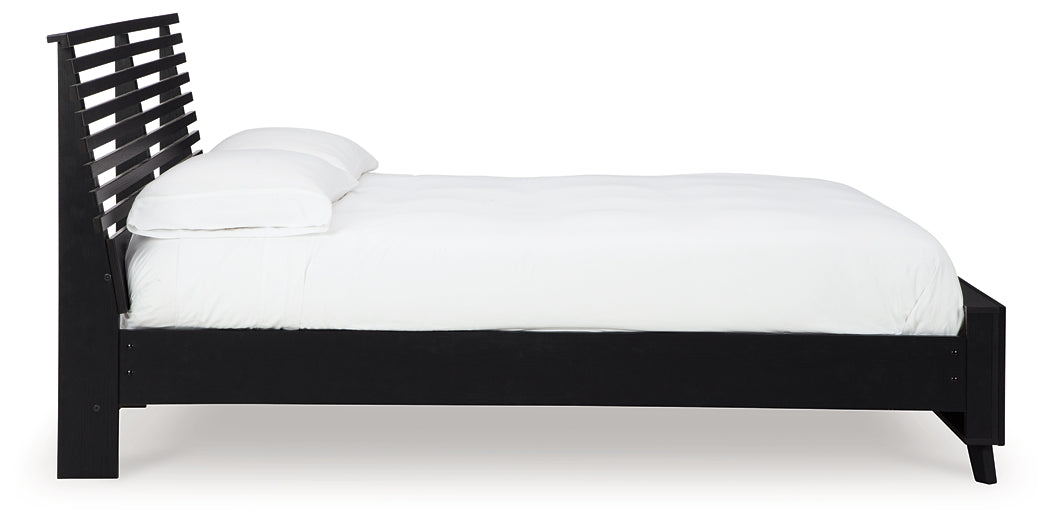 Cama con paneles de láminas Danziar