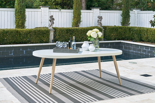 Mesa de comedor ovalada Seton Creek con UMB OPT