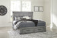 Cama California con almacenaje y tocador con espejo Russelyn