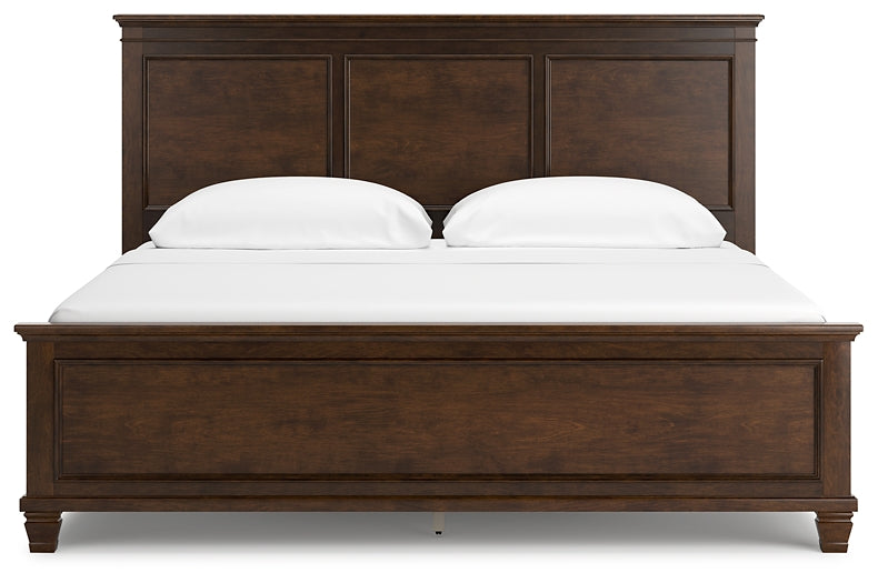Cama con paneles California de Danabrin, cómoda con espejo y mesita de noche