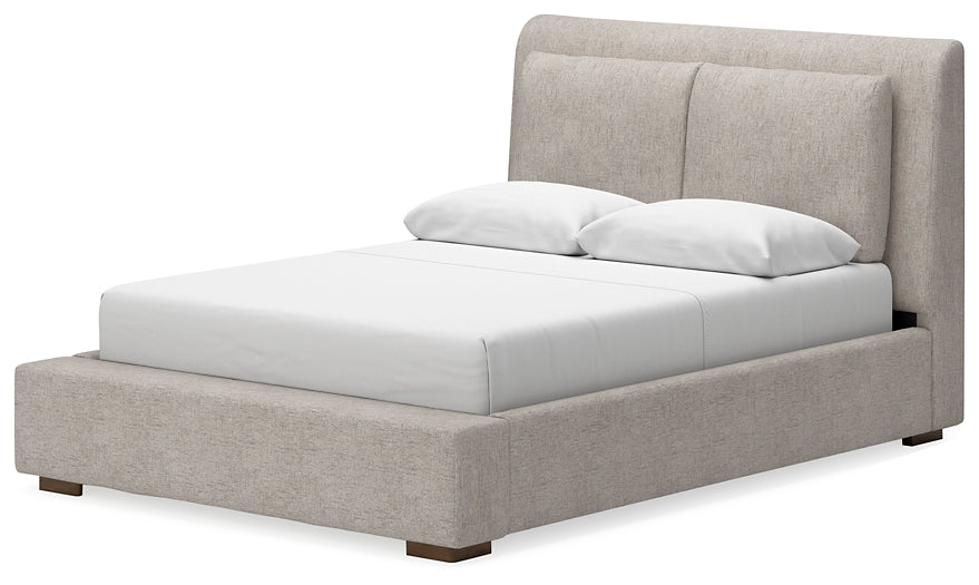 Cama tapizada Cabalynn con cómoda con espejo, cómoda y mesita de noche