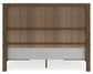 Cama California con paneles Cabalynn y espacio de almacenamiento, con tocador con espejo, cómoda y mesita de noche