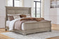 Cama estilo trineo California de Lexorne con tocador con espejo y mesita de noche