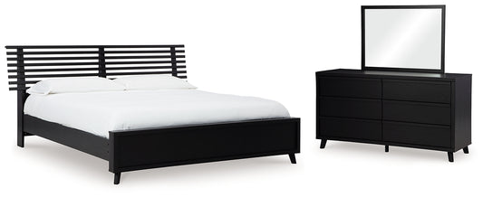 Cama con paneles Danziar y tocador con espejo