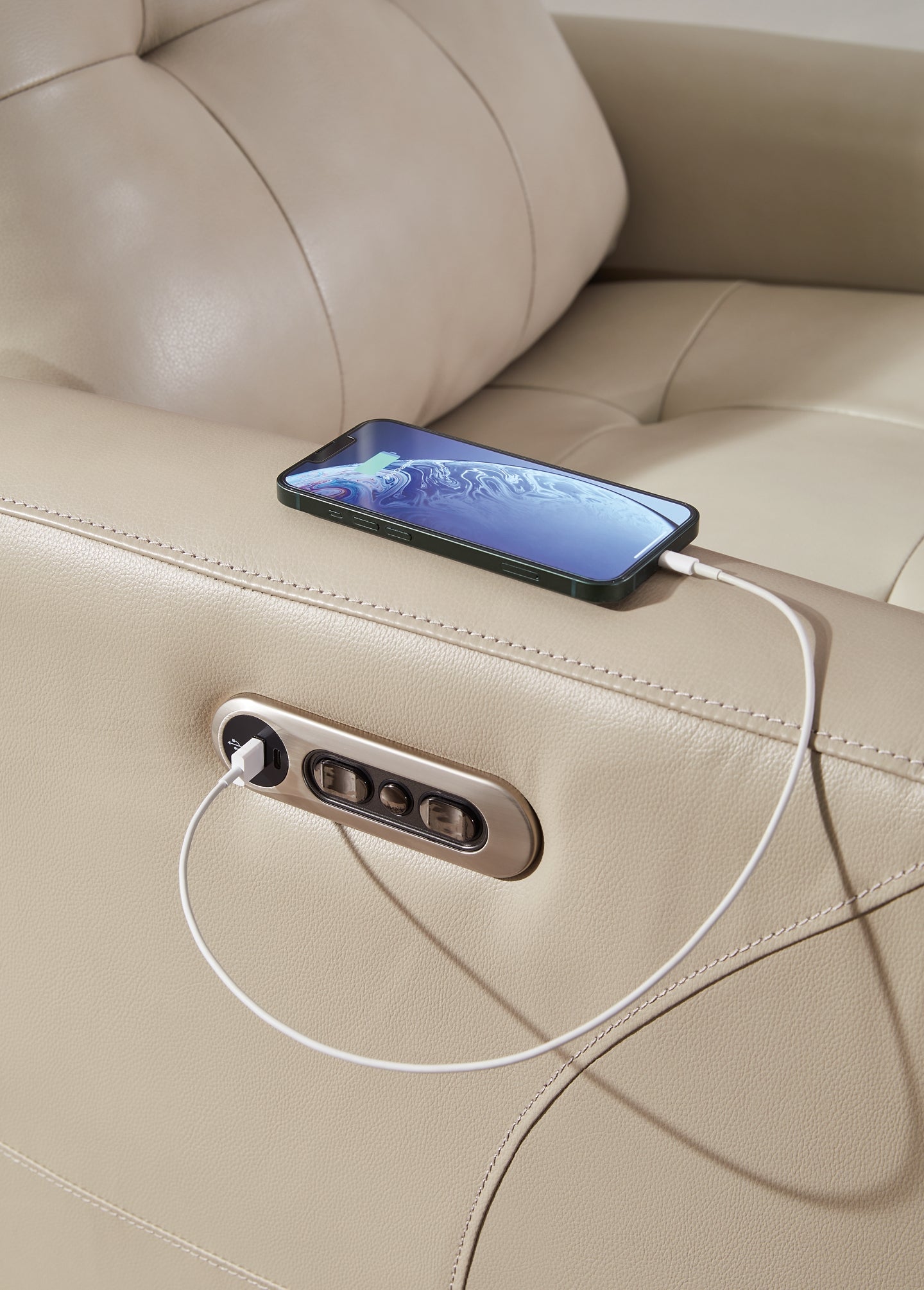 Sillón reclinable eléctrico Pisgham con reposacabezas ajustable