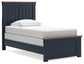 Cama Landocken con paneles, cómoda con espejo y mesita de noche