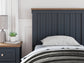 Cama Landocken con paneles, cómoda con espejo y mesita de noche