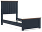 Cama Landocken con paneles y tocador con espejo