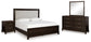 Cama Neymorton tapizada con paneles, cómoda con espejo y mesita de noche
