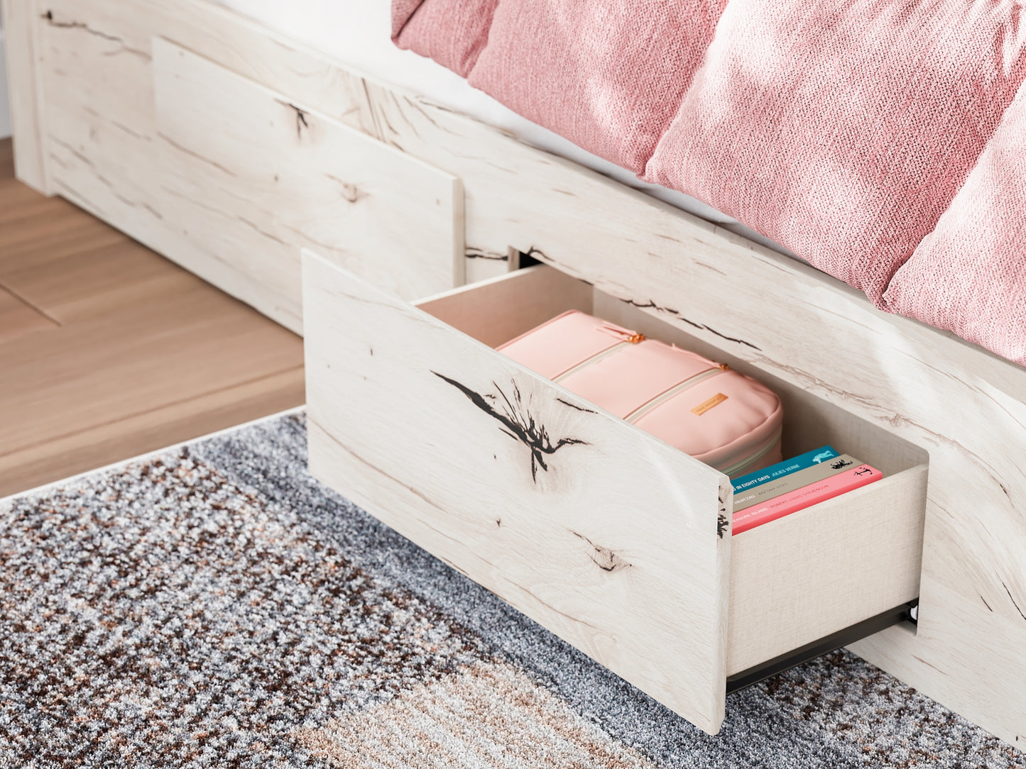 Cama con paneles Lawroy y almacenamiento