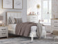 Cama con paneles Linnocreek y tocador con espejo