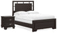 Cama con paneles Covetown y mesita de noche