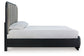 Cama tapizada Rowanbeck con paneles y tocador con espejo