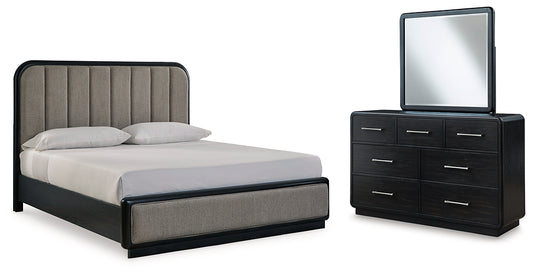 Cama tapizada con paneles y tocador con espejo Rowanbeck California