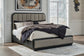 Cama tapizada con paneles y tocador con espejo Rowanbeck California