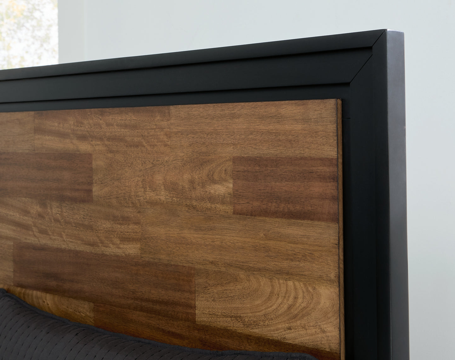 Cama con almacenamiento y paneles Kraeburn