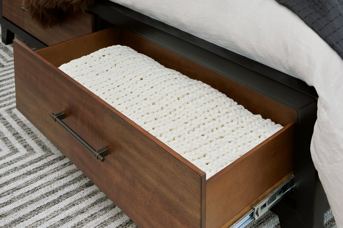 Cama con almacenamiento y paneles Kraeburn
