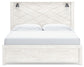 Cama con paneles Gerridan, cómoda con espejo y arcón