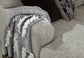 Seccional Megginson de 2 piezas con chaise longue