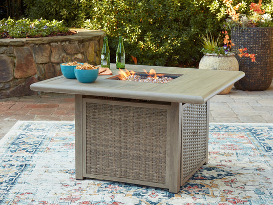 Mesa para fogata de Cliff Trails Square