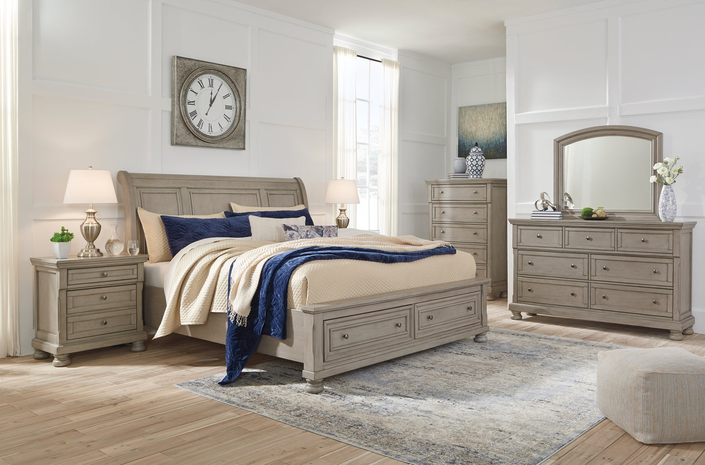 Lettner  Sleigh Bed With 2 Storage Drawers With Mirrored Dresser