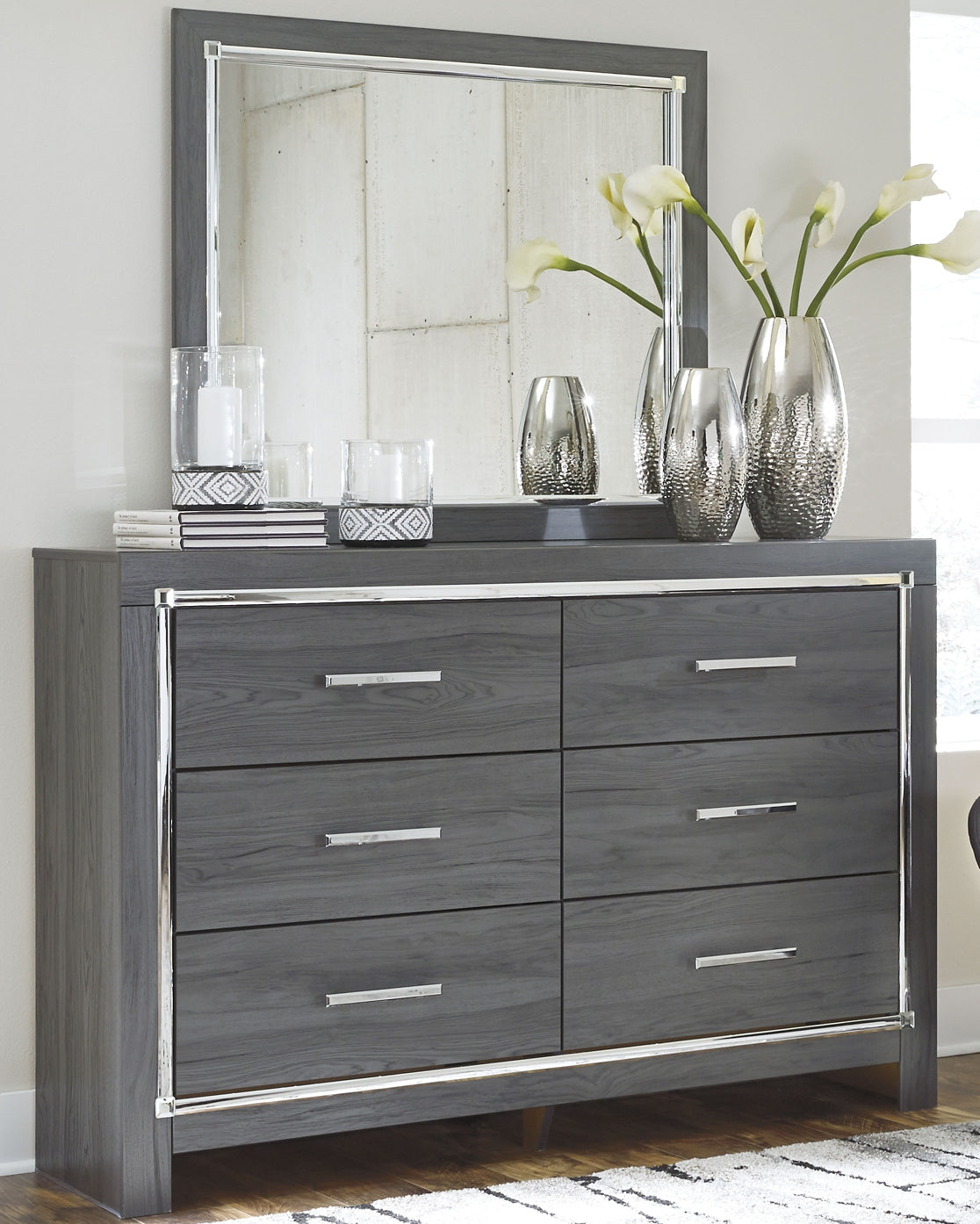 Lodanna  Panel Bed With Mirrored Dresser And Nightstand