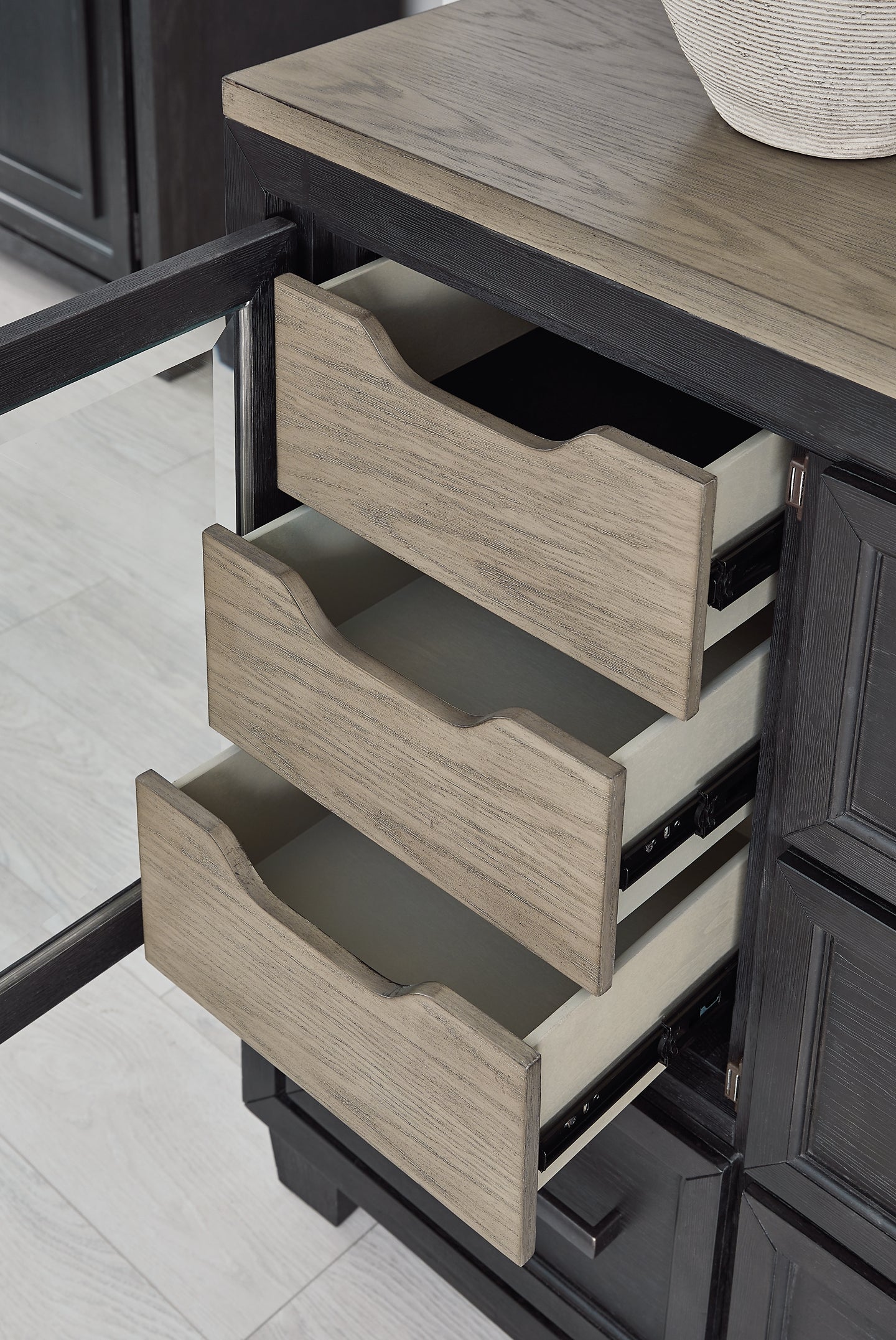 Foyland California  Panel Storage Bed With Mirrored Dresser And Chest