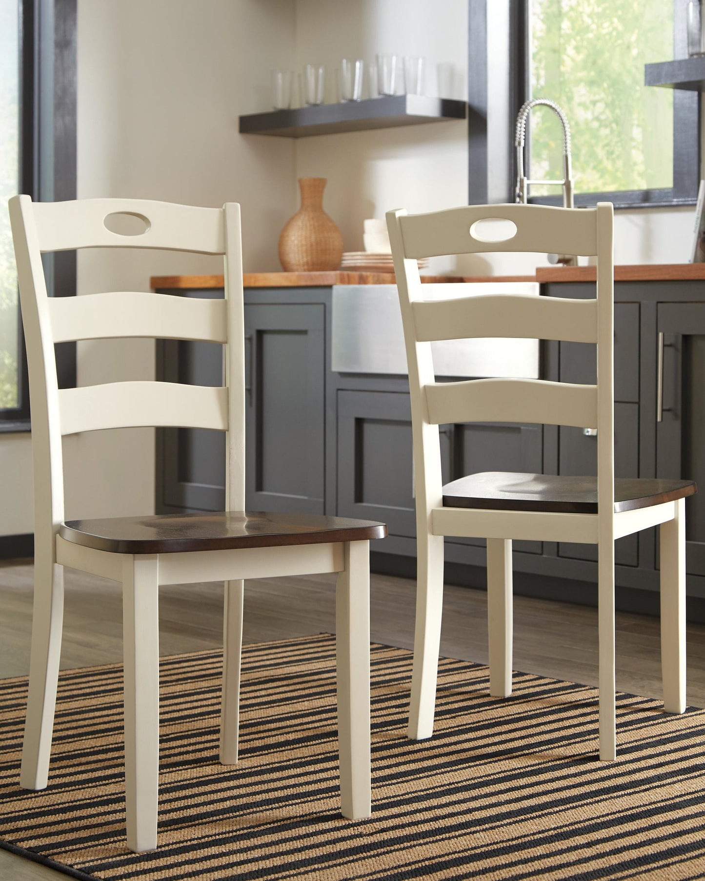 Silla auxiliar de comedor Woodanville (2 piezas)