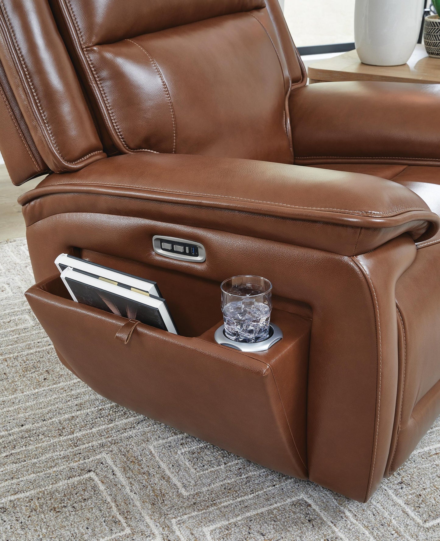 Sillón reclinable eléctrico Healy Pier con reposacabezas ajustable