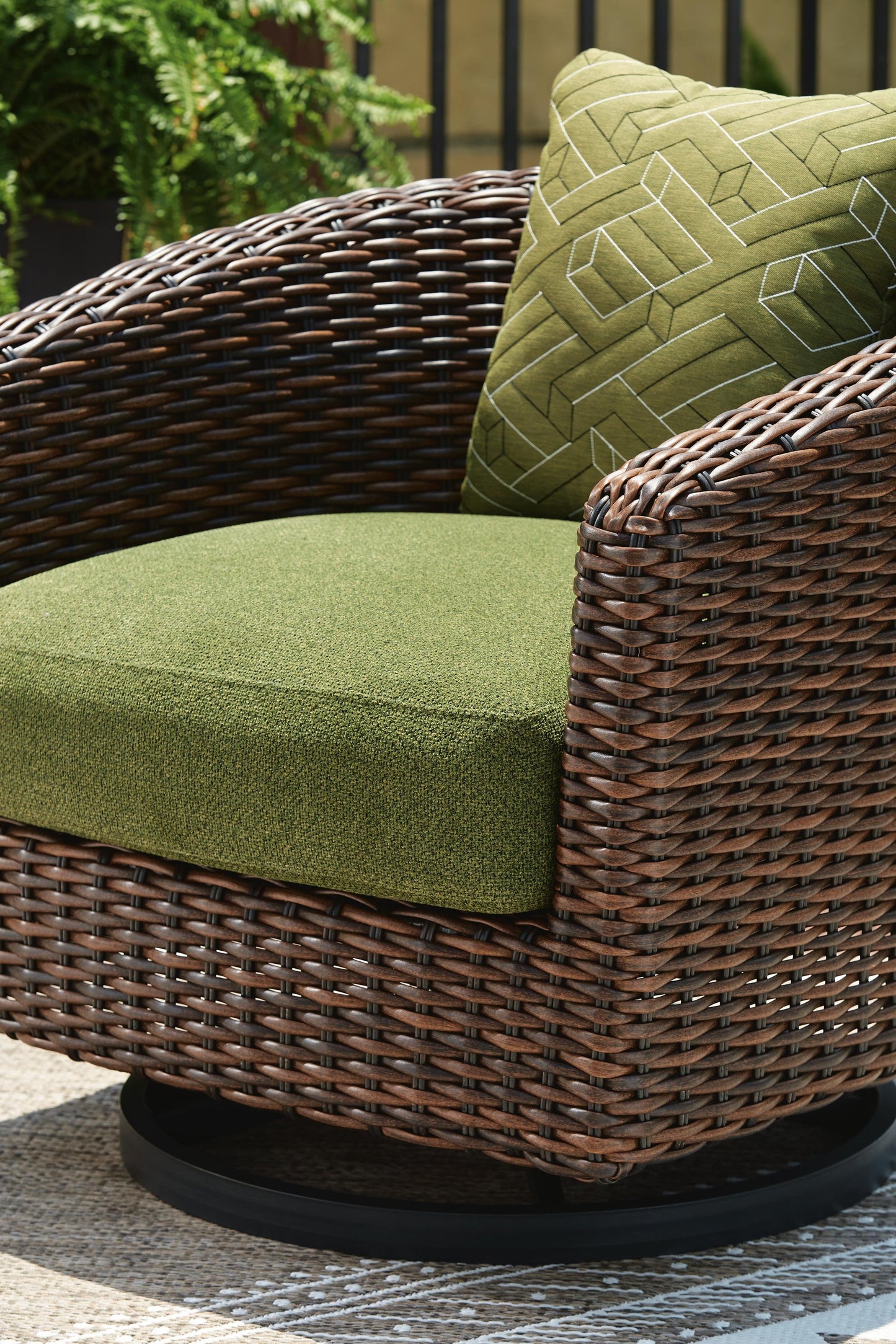 Horizon Hall - Sillón giratorio con cojín
