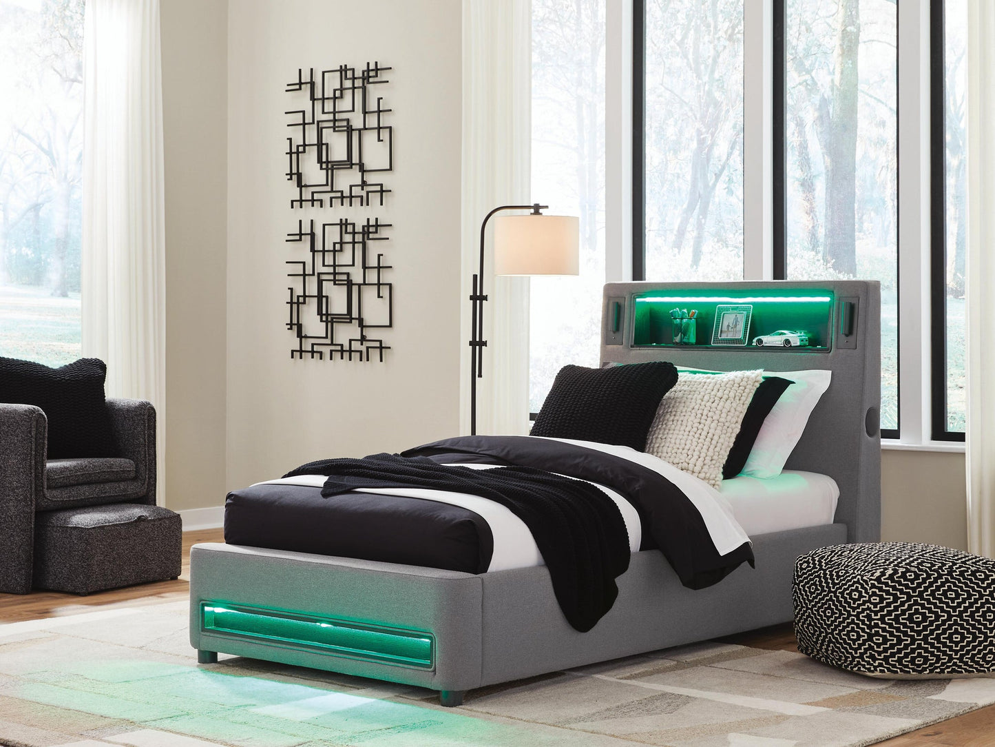 Verishaw  Upholstered Bed With Wireless Audio