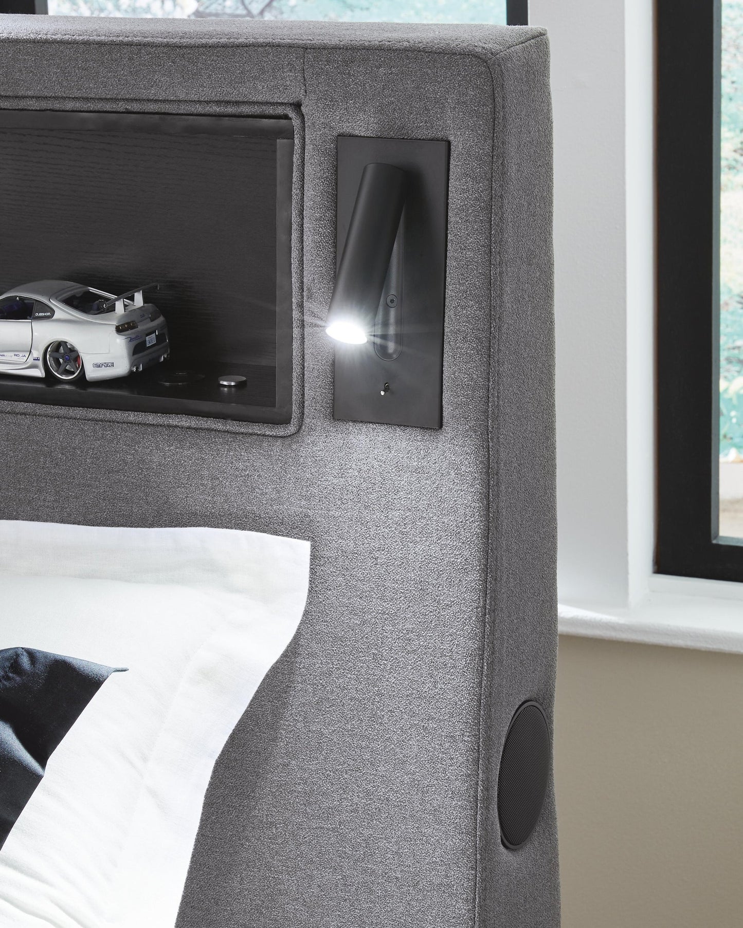 Verishaw  Upholstered Bed With Wireless Audio