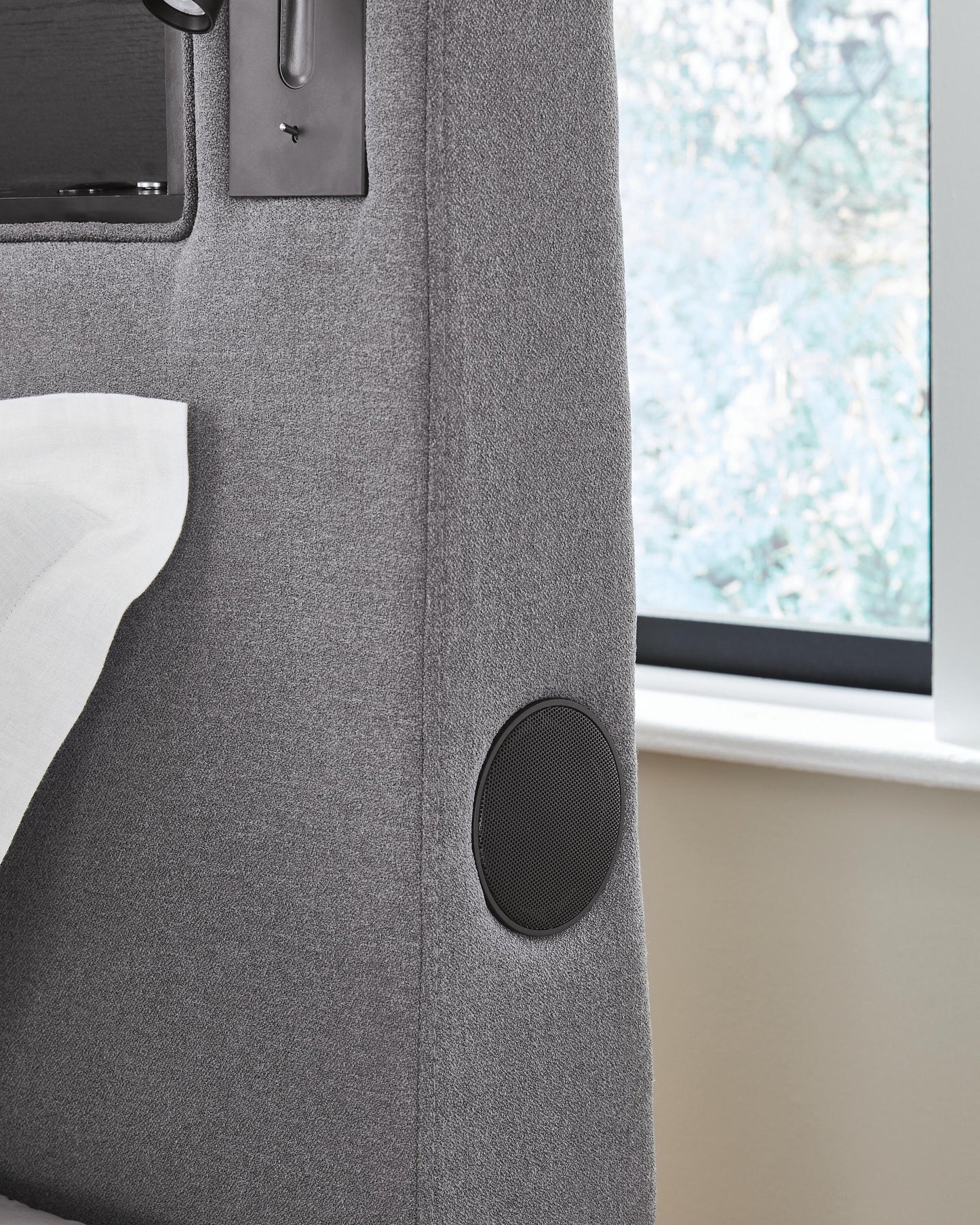 Verishaw  Upholstered Bed With Wireless Audio