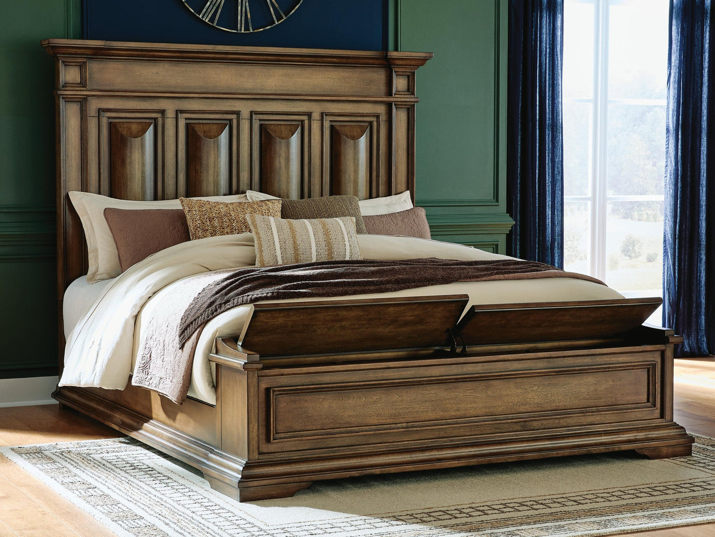 Frantanna California  Panel Storage Bed