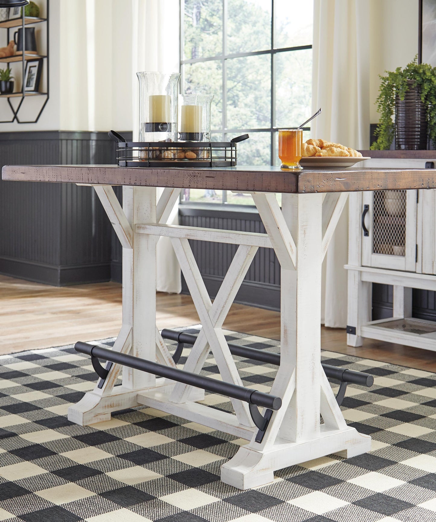Mesa de comedor de altura de mostrador Valebeck y 4 taburetes