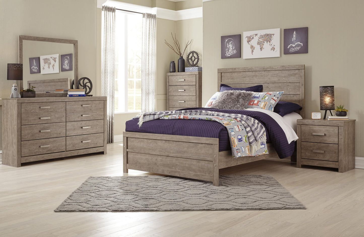 Cama Culverbach con paneles, cómoda con espejo y mesita de noche