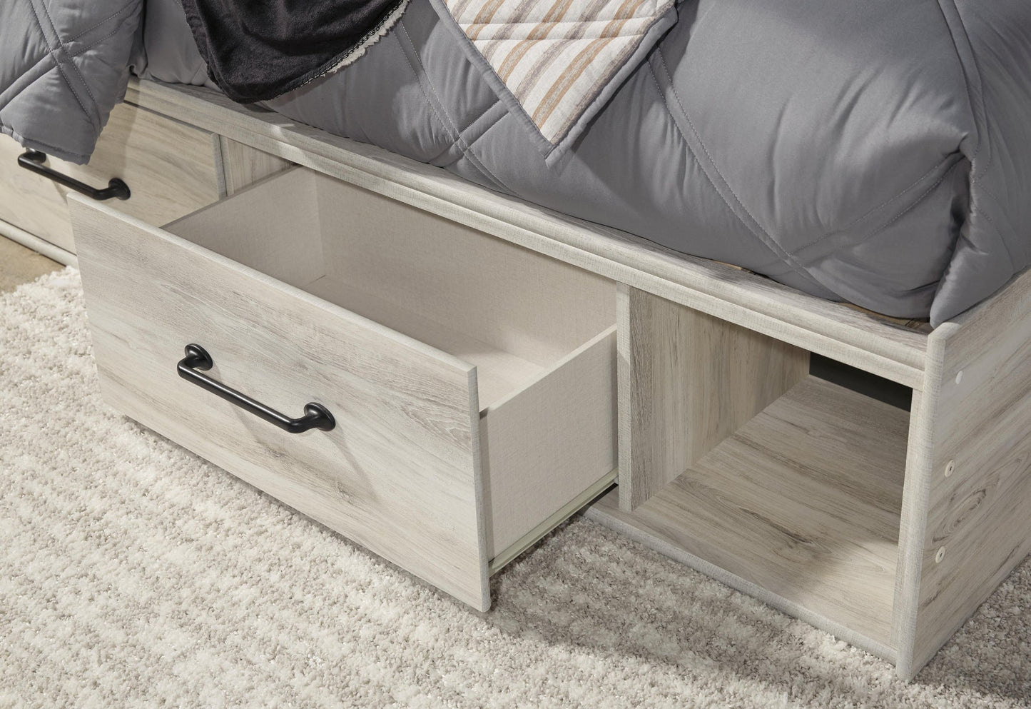 Cama Cambeck con 4 cajones y cómoda con espejo