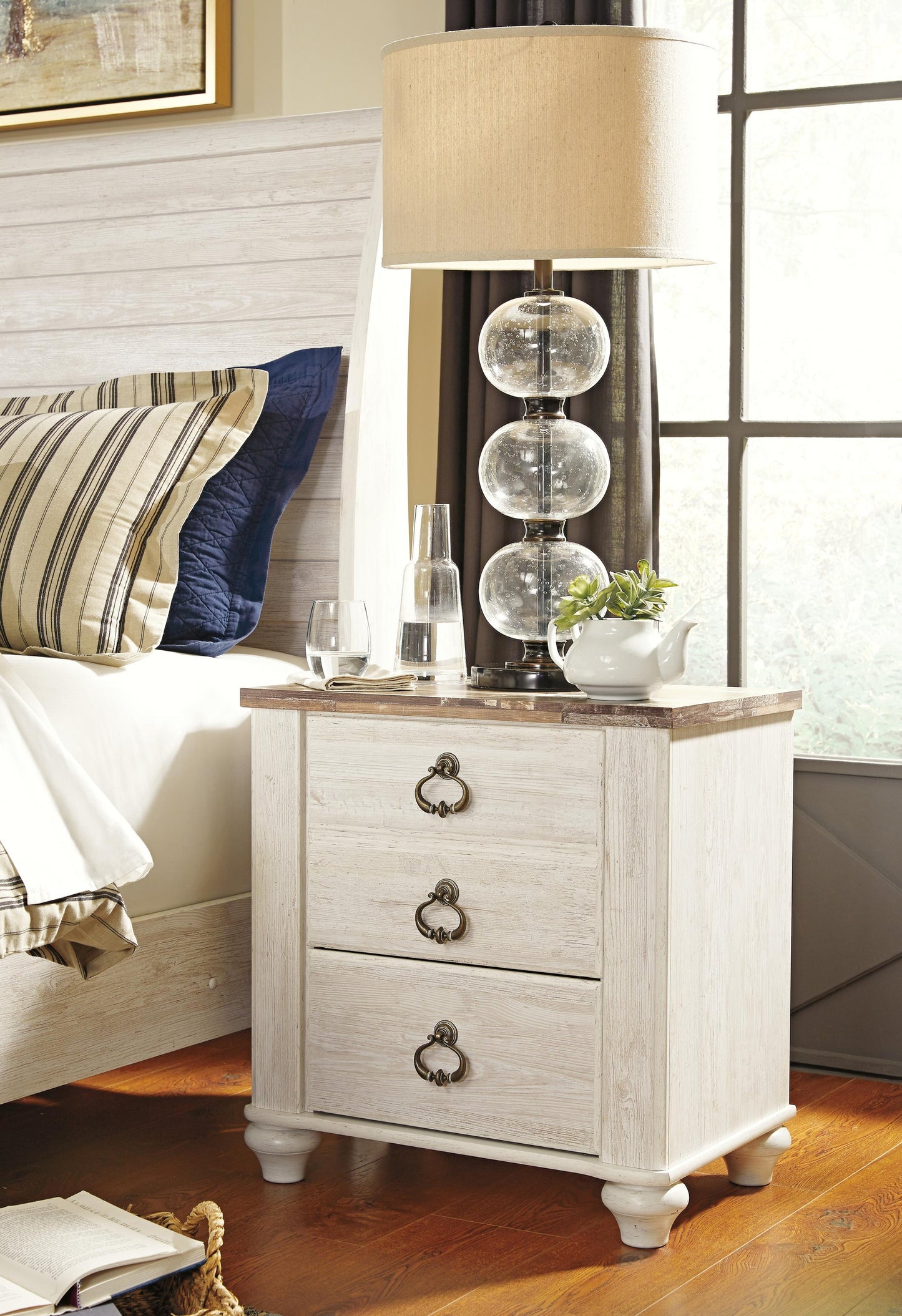 Willowton  Sleigh Bed With Mirrored Dresser, Chest And Nightstand