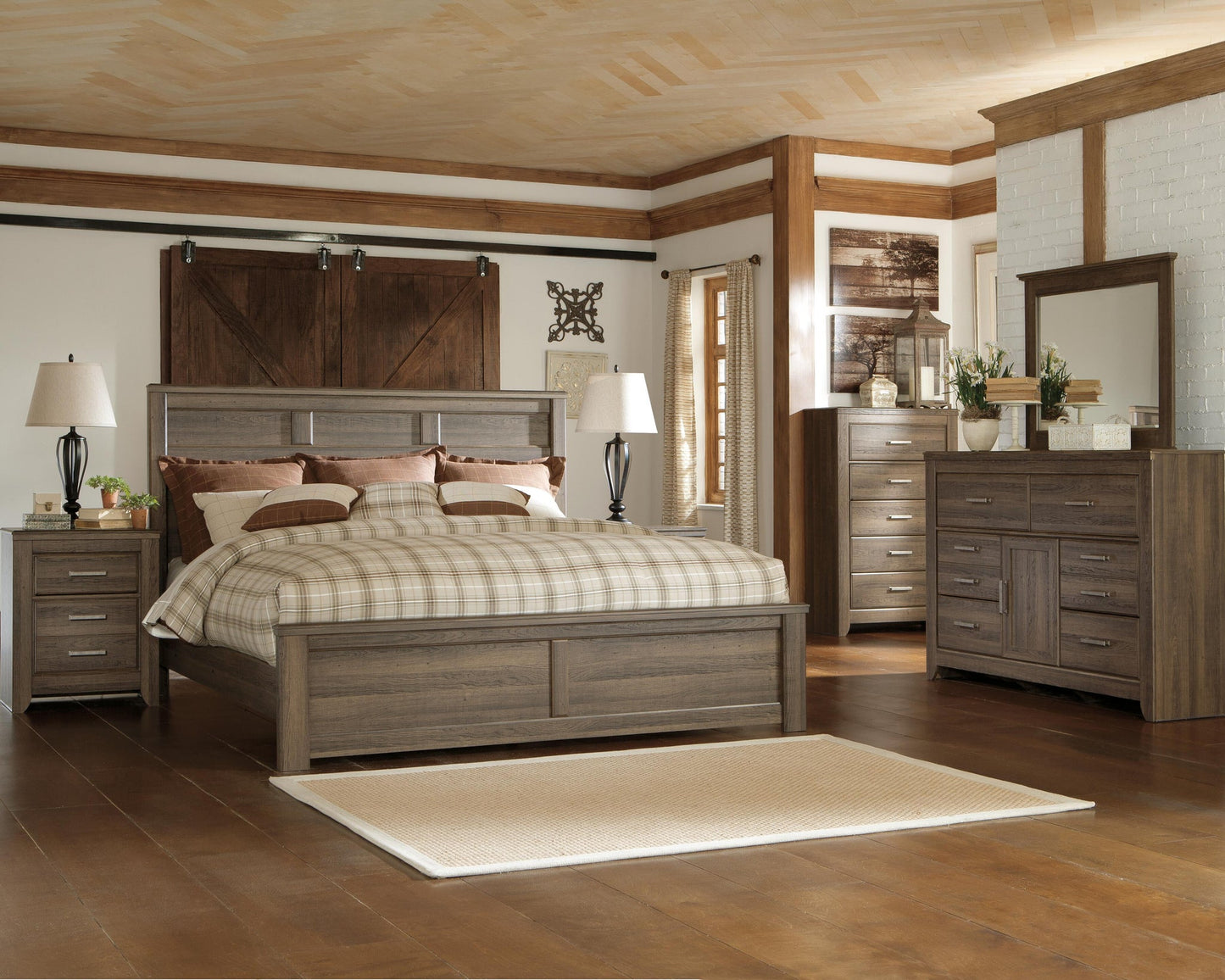 Juararo California  Panel Bed With Mirrored Dresser, Chest And Nightstand