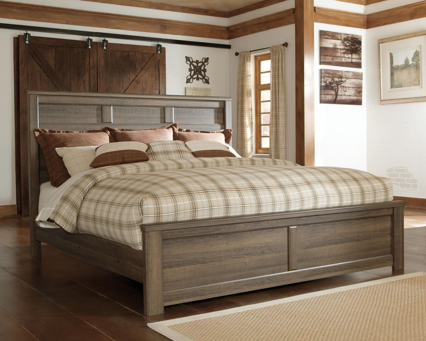 Juararo California  Panel Bed With Mirrored Dresser, Chest And Nightstand
