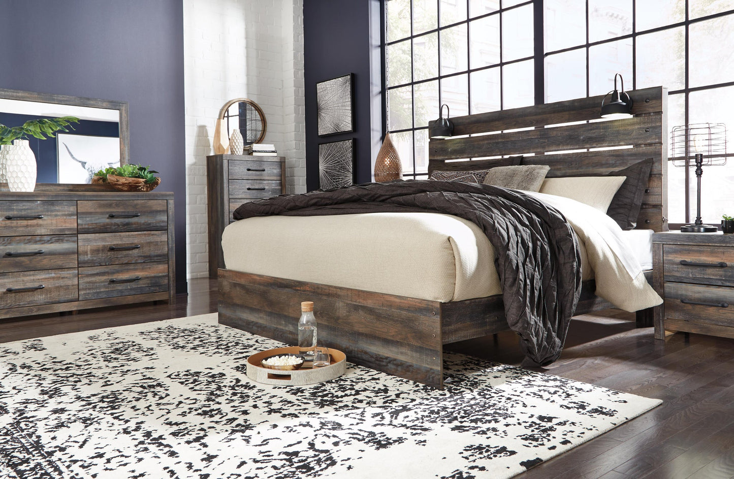 Cama Drystan con paneles, cómoda con espejo y mesita de noche