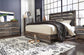 Cama Drystan con paneles, cómoda con espejo y mesita de noche