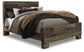 Cama Derekson con paneles, cómoda con espejo y mesita de noche