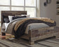 Cama Derekson con paneles, cómoda con espejo y mesita de noche