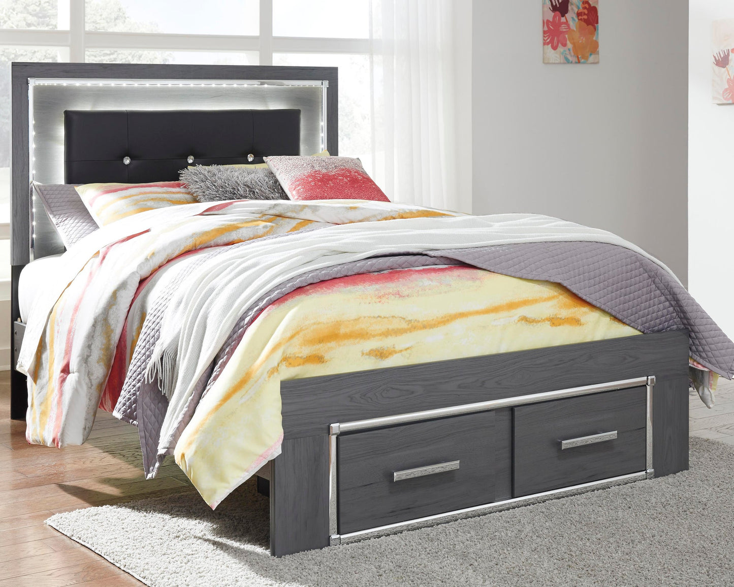 Cama Lodanna con dos cajones y cómoda con espejo