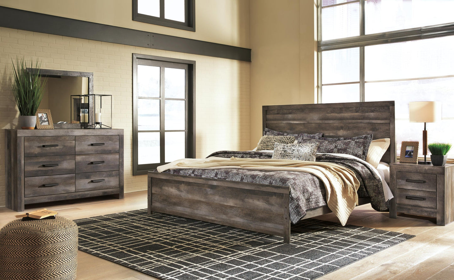 Wynnlow  Panel Bed With Mirrored Dresser And Nightstand